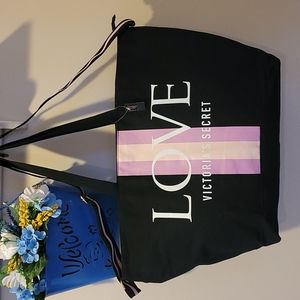NEW Victoria's Secret "Love" Weekender Black Pink Duffle Bag with Shoulder Strap